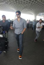 Sidharth Malhotra snapped at airport on 21st March 2016